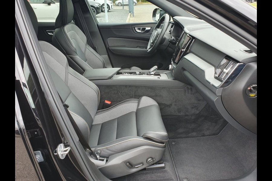 Volvo XC60 2.0 T8 Plug-in hybrid AWD BLACK EDITION (335kW/455PK) ** PANO, TREKH, ACC, WINTER, 21-inch LMV ** 30k onder NP - UNFALLFREI ** ** INFORMEER OOK NAAR ONZE AANTREKKELIJKE FINANCIAL-LEASE TARIEVEN **