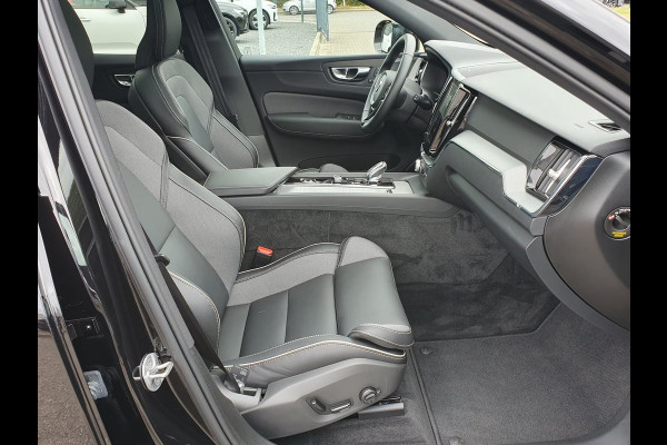 Volvo XC60 2.0 T8 Plug-in hybrid AWD BLACK EDITION (335kW/455PK) ** PANO, TREKH, ACC, WINTER, 21-inch LMV ** 30k onder NP - UNFALLFREI ** ** INFORMEER OOK NAAR ONZE AANTREKKELIJKE FINANCIAL-LEASE TARIEVEN **