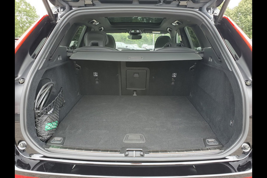 Volvo XC60 2.0 T8 Plug-in hybrid AWD BLACK EDITION (335kW/455PK) ** PANO, TREKH, ACC, WINTER, 21-inch LMV ** 30k onder NP - UNFALLFREI ** ** INFORMEER OOK NAAR ONZE AANTREKKELIJKE FINANCIAL-LEASE TARIEVEN **