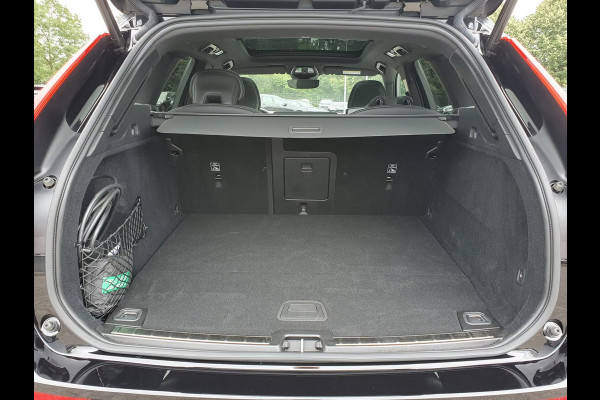 Volvo XC60 2.0 T8 Plug-in hybrid AWD BLACK EDITION (335kW/455PK) ** PANO, TREKH, ACC, WINTER, 21-inch LMV ** 30k onder NP - UNFALLFREI ** ** INFORMEER OOK NAAR ONZE AANTREKKELIJKE FINANCIAL-LEASE TARIEVEN **