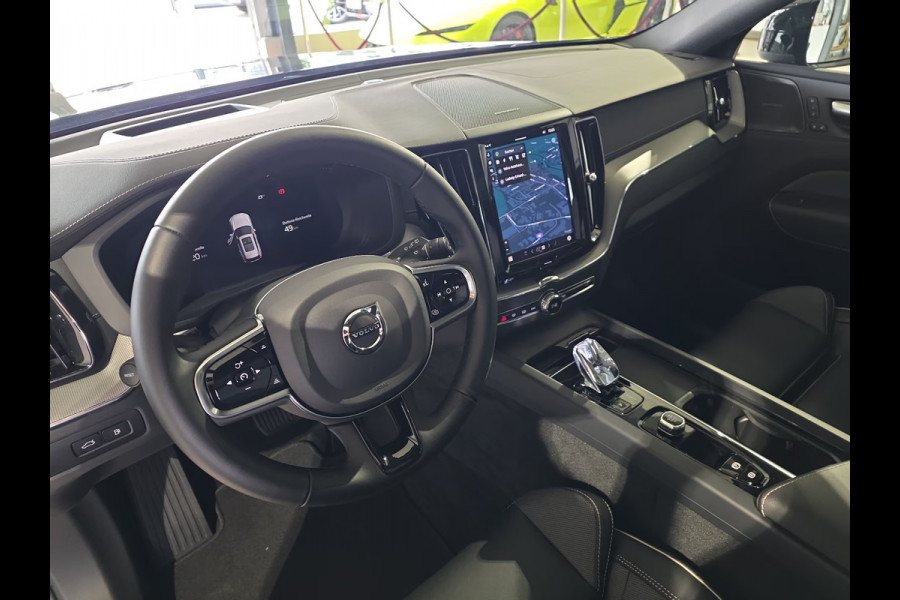 Volvo XC60 2.0 T8 Plug-in hybrid AWD BLACK EDITION (335kW/455PK) ** PANO, TREKH, ACC, HuD, 21-inch LMV ** 31k onder NP - UNFALLFREI ** ** INFORMEER OOK NAAR ONZE AANTREKKELIJKE FINANCIAL-LEASE TARIEVEN **