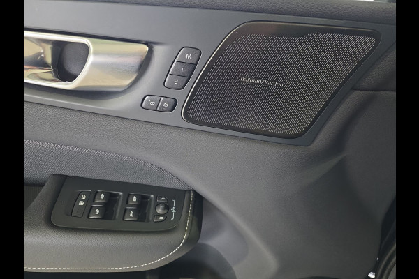 Volvo XC60 2.0 T8 Plug-in hybrid AWD BLACK EDITION (335kW/455PK) ** PANO, TREKH, ACC, HuD, 21-inch LMV ** 31k onder NP - UNFALLFREI ** ** INFORMEER OOK NAAR ONZE AANTREKKELIJKE FINANCIAL-LEASE TARIEVEN **