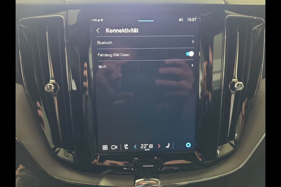 Volvo XC60 2.0 T8 Plug-in hybrid AWD BLACK EDITION (335kW/455PK) ** PANO, TREKH, ACC, HuD, 21-inch LMV ** 31k onder NP - UNFALLFREI ** ** INFORMEER OOK NAAR ONZE AANTREKKELIJKE FINANCIAL-LEASE TARIEVEN **