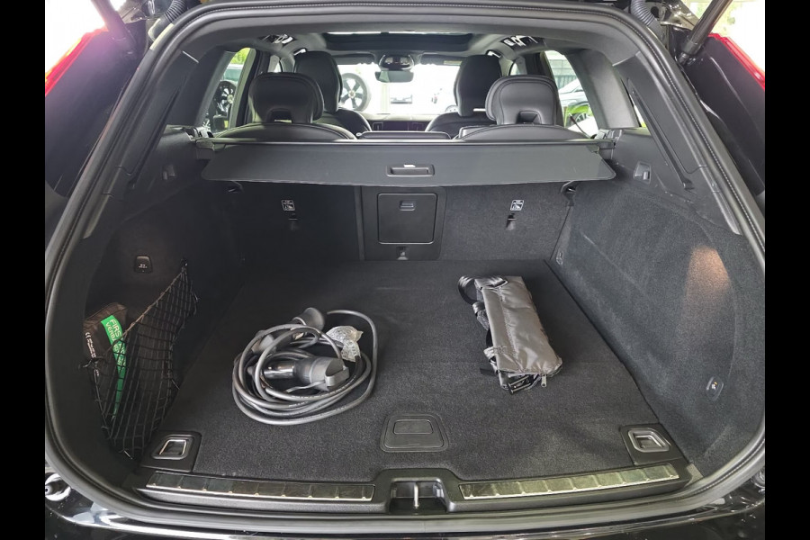 Volvo XC60 2.0 T8 Plug-in hybrid AWD BLACK EDITION (335kW/455PK) ** PANO, TREKH, ACC, HuD, 21-inch LMV ** 31k onder NP - UNFALLFREI ** ** INFORMEER OOK NAAR ONZE AANTREKKELIJKE FINANCIAL-LEASE TARIEVEN **