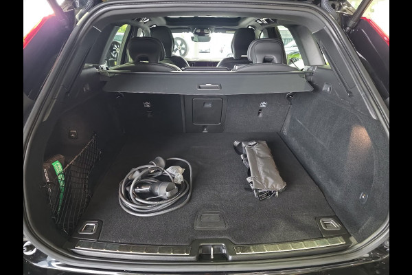 Volvo XC60 2.0 T8 Plug-in hybrid AWD BLACK EDITION (335kW/455PK) ** PANO, TREKH, ACC, HuD, 21-inch LMV ** 31k onder NP - UNFALLFREI ** ** INFORMEER OOK NAAR ONZE AANTREKKELIJKE FINANCIAL-LEASE TARIEVEN **
