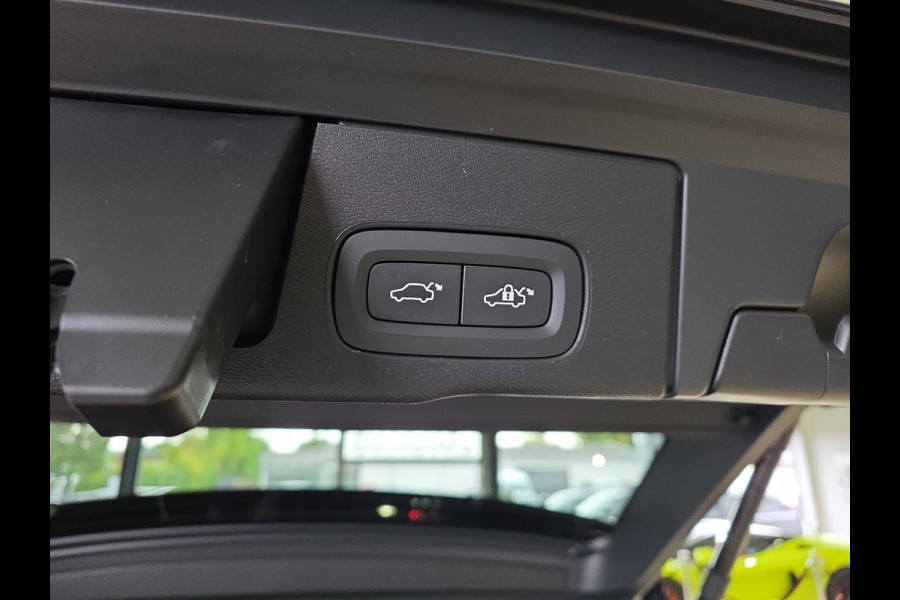 Volvo XC60 2.0 T8 Plug-in hybrid AWD BLACK EDITION (335kW/455PK) ** PANO, TREKH, ACC, HuD, 21-inch LMV ** 31k onder NP - UNFALLFREI ** ** INFORMEER OOK NAAR ONZE AANTREKKELIJKE FINANCIAL-LEASE TARIEVEN **