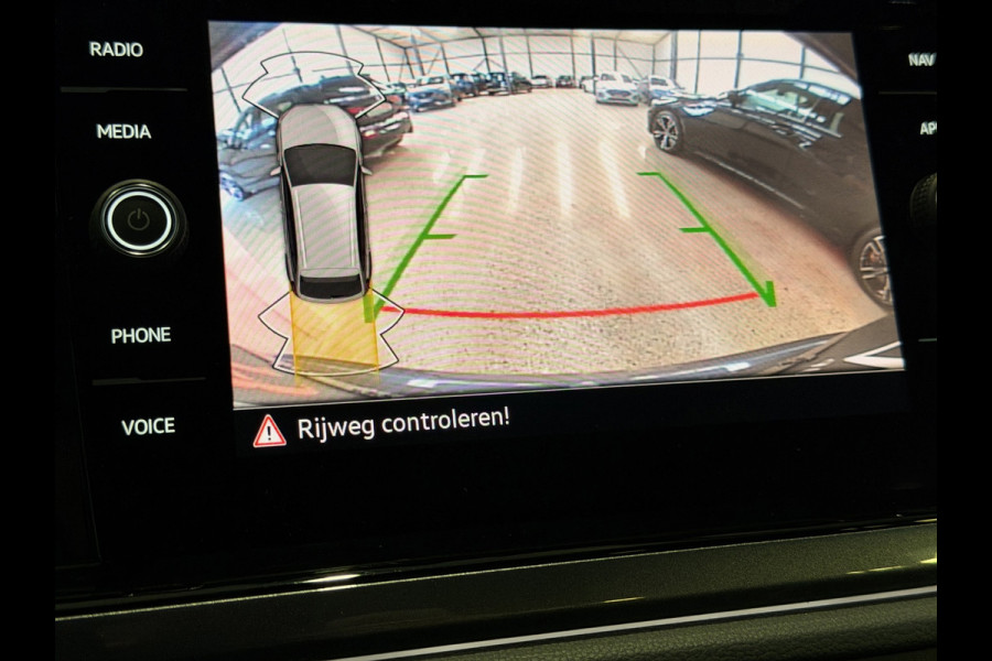 Volkswagen Taigo 1.0 TSI Style|IQ.Light|Camera|ACC|Trekhaak Afneembaar|Carplay|Stoelverwarming