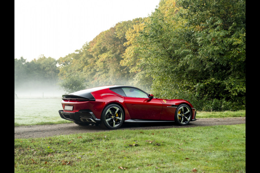 Ferrari 12Cilindri 6.5 V12 | Airbrushed shields | Full carbon | Rosso Magma