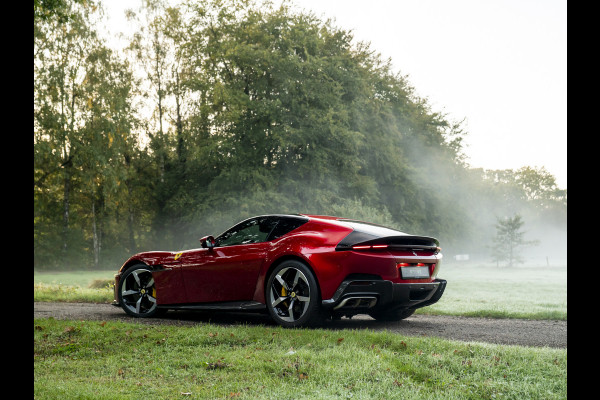 Ferrari 12Cilindri 6.5 V12 | Airbrushed shields | Full carbon | Rosso Magma