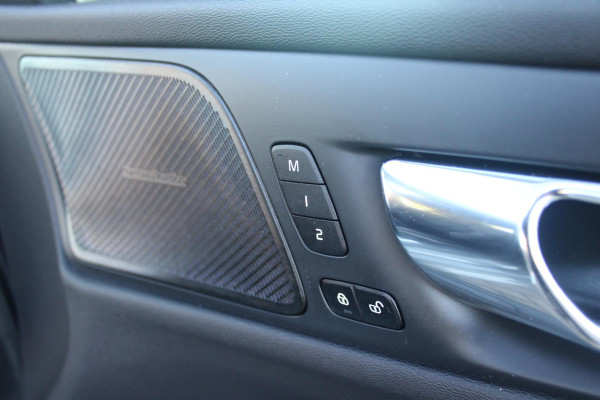 Volvo S60 2.0 B5 250PK AUTOMAAT R-DESIGN 20'' | PANORAMISCH SCHUIF/KANTELDAK | PREMIUM AUDIO BY HARMAN KARDON | 20" 5-TRIPPLE SPAAKS BLACK/DIAMAND CUT LICHTMETALEN VELGEN | BLINDSPOT INFOMATION SYSTEM (BLIS) | VERWARMDE VOORRUIT |VERWARMDE AQUABLADE RUITENWISSERBLADEN | PILOT ASSIST | APPLE CARPLAY / ANDROID AUTO | DODEHOEKDETECTIE |  ADAPTIEVE CRUISECONTROL | R-DESIGN BEKLEDING MET NAPPA LEDER I.C.M. OPEN GRID TEXTIEL | ELEKTRISCH VERSTELBARE CONTOUR STOELEN (SPORTSTOELEN) MET GEHEUGEN OP BEIDE VOORSTOELEN (POWERSEATS) |VERWARMDE VOORSTOELEN EN ACHTERBANK | VERWARMD STUURWIEL |