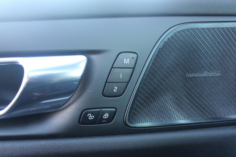Volvo S60 2.0 B5 250PK AUTOMAAT R-DESIGN 20'' | PANORAMISCH SCHUIF/KANTELDAK | PREMIUM AUDIO BY HARMAN KARDON | 20" 5-TRIPPLE SPAAKS BLACK/DIAMAND CUT LICHTMETALEN VELGEN | BLINDSPOT INFOMATION SYSTEM (BLIS) | VERWARMDE VOORRUIT |VERWARMDE AQUABLADE RUITENWISSERBLADEN | PILOT ASSIST | APPLE CARPLAY / ANDROID AUTO | DODEHOEKDETECTIE |  ADAPTIEVE CRUISECONTROL | R-DESIGN BEKLEDING MET NAPPA LEDER I.C.M. OPEN GRID TEXTIEL | ELEKTRISCH VERSTELBARE CONTOUR STOELEN (SPORTSTOELEN) MET GEHEUGEN OP BEIDE VOORSTOELEN (POWERSEATS) |VERWARMDE VOORSTOELEN EN ACHTERBANK | VERWARMD STUURWIEL |