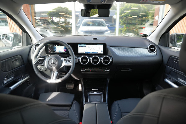 Mercedes-Benz GLA 180 Business Solution Luxury Stuurverwarming Multibeam LED Adapt. Cruise Trekhaak 18''LM