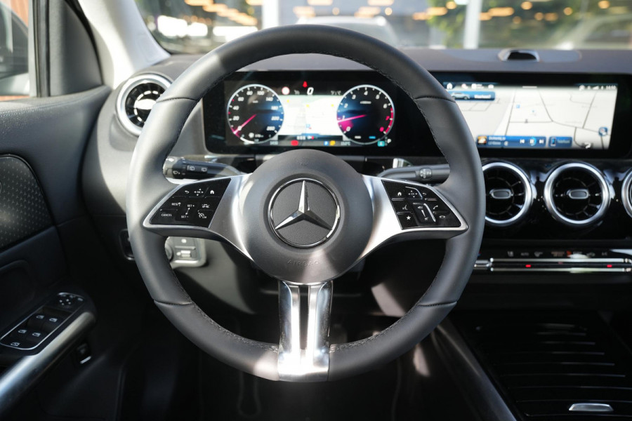 Mercedes-Benz GLA 180 Business Solution Luxury Stuurverwarming Multibeam LED Adapt. Cruise Trekhaak 18''LM