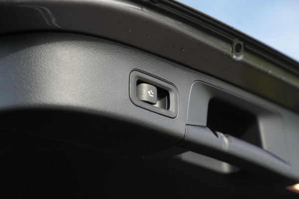 Mercedes-Benz GLA 180 Business Solution Luxury Stuurverwarming Multibeam LED Adapt. Cruise Trekhaak 18''LM