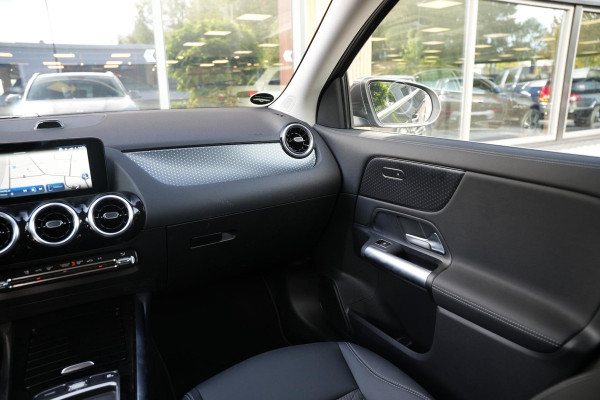Mercedes-Benz GLA 180 Business Solution Luxury Stuurverwarming Multibeam LED Adapt. Cruise Trekhaak 18''LM