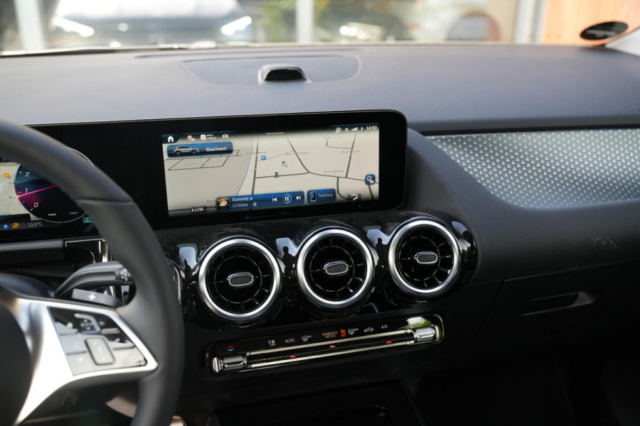 Mercedes-Benz GLA 180 Business Solution Luxury Stuurverwarming Multibeam LED Adapt. Cruise Trekhaak 18''LM