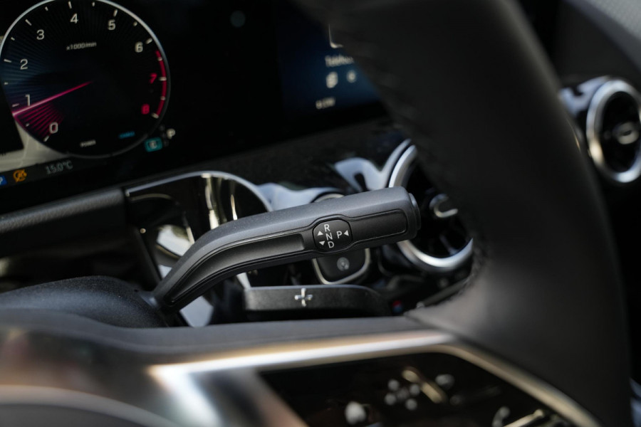 Mercedes-Benz GLA 180 Business Solution Luxury Stuurverwarming Multibeam LED Adapt. Cruise Trekhaak 18''LM