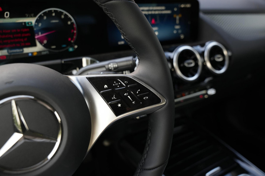 Mercedes-Benz GLA 180 Business Solution Luxury Stuurverwarming Multibeam LED Adapt. Cruise Trekhaak 18''LM