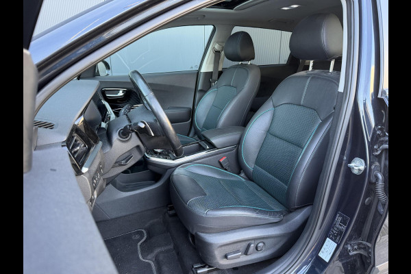 Kia e-Niro ExecutiveLine 64 kWh 17"/SOH 100%/Leder + memory/Schuif-kanteldak/Stuur + stoelverwarming v+a + koeling v/Dodehoek/Keyless/Apple Carplay & Android Auto