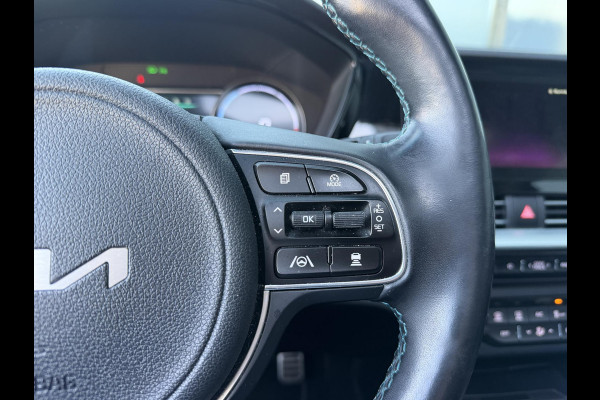 Kia e-Niro ExecutiveLine 64 kWh 17"/SOH 100%/Leder + memory/Schuif-kanteldak/Stuur + stoelverwarming v+a + koeling v/Dodehoek/Keyless/Apple Carplay & Android Auto