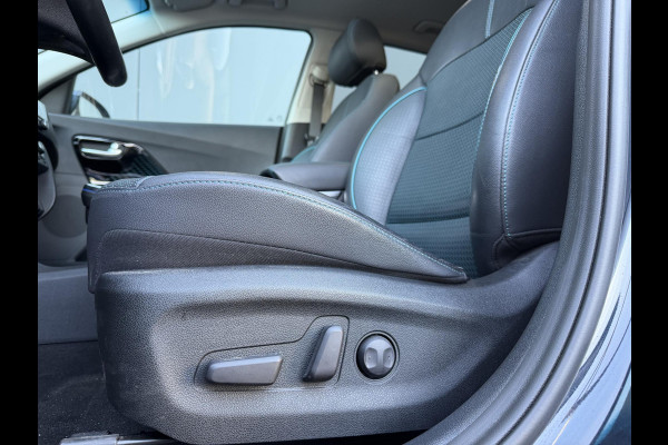Kia e-Niro ExecutiveLine 64 kWh 17"/SOH 100%/Leder + memory/Schuif-kanteldak/Stuur + stoelverwarming v+a + koeling v/Dodehoek/Keyless/Apple Carplay & Android Auto