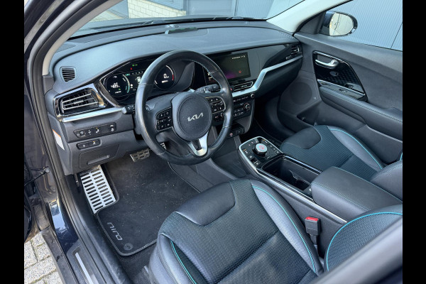 Kia e-Niro ExecutiveLine 64 kWh 17"/SOH 100%/Leder + memory/Schuif-kanteldak/Stuur + stoelverwarming v+a + koeling v/Dodehoek/Keyless/Apple Carplay & Android Auto
