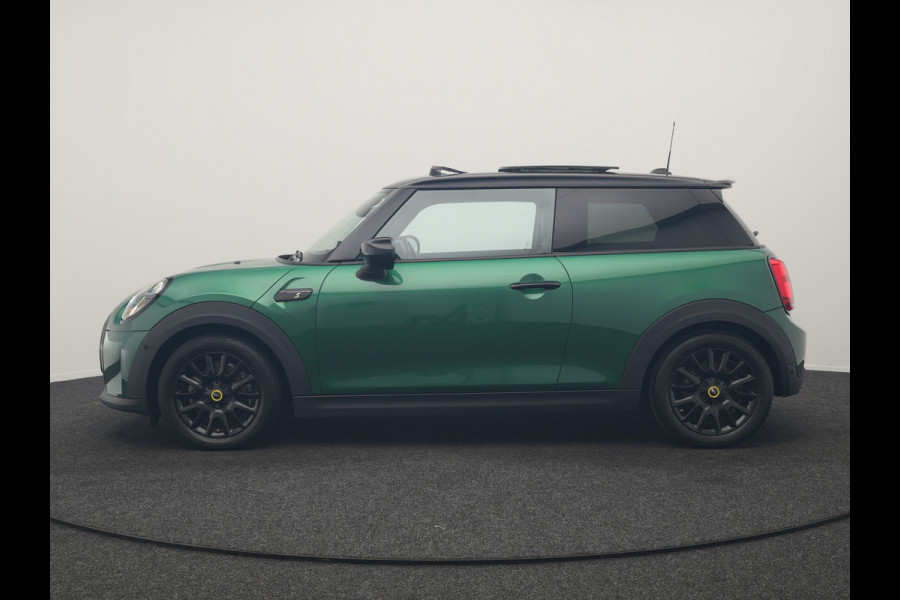 MINI Electric Cooper SE 33 kWh 184pk Dealer O.H. | Panodak | Head Up | Warmtepomp | Camera | Harman / Kardon | Lederen Sportstoelen Verwarmd | Sfeerverlichting | Keyless | Apple Carplay | Navigatie | DAB |