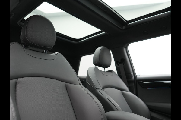 MINI Electric Cooper SE 33 kWh 184pk Dealer O.H. | Panodak | Head Up | Warmtepomp | Camera | Harman / Kardon | Lederen Sportstoelen Verwarmd | Sfeerverlichting | Keyless | Apple Carplay | Navigatie | DAB |