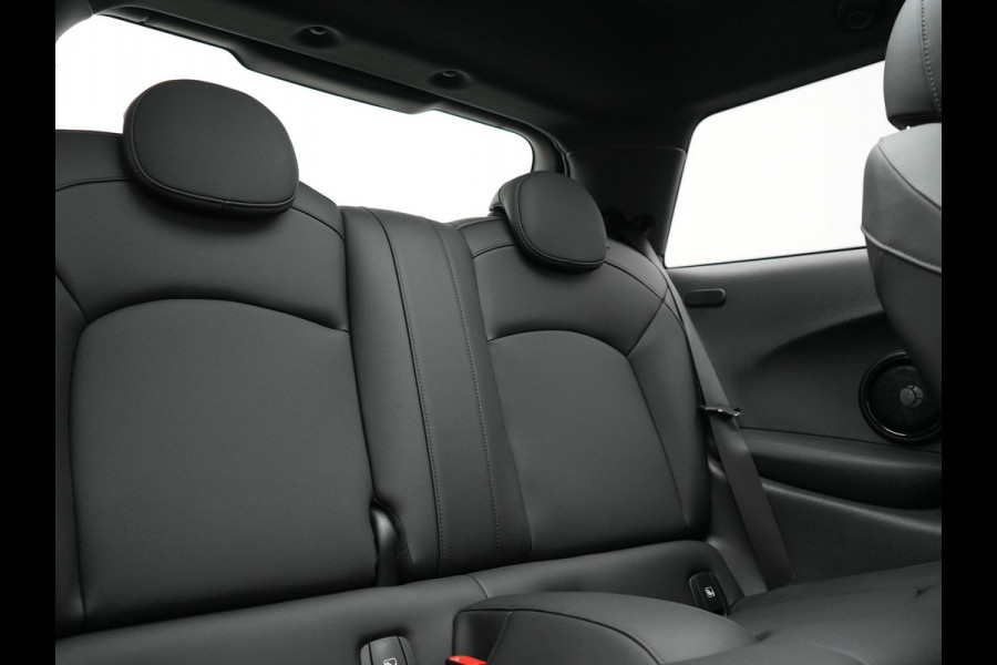 MINI Electric Cooper SE 33 kWh 184pk Dealer O.H. | Panodak | Head Up | Warmtepomp | Camera | Harman / Kardon | Lederen Sportstoelen Verwarmd | Sfeerverlichting | Keyless | Apple Carplay | Navigatie | DAB |
