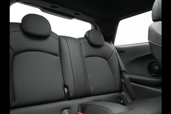 MINI Electric Cooper SE 33 kWh 184pk Dealer O.H. | Panodak | Head Up | Warmtepomp | Camera | Harman / Kardon | Lederen Sportstoelen Verwarmd | Sfeerverlichting | Keyless | Apple Carplay | Navigatie | DAB |