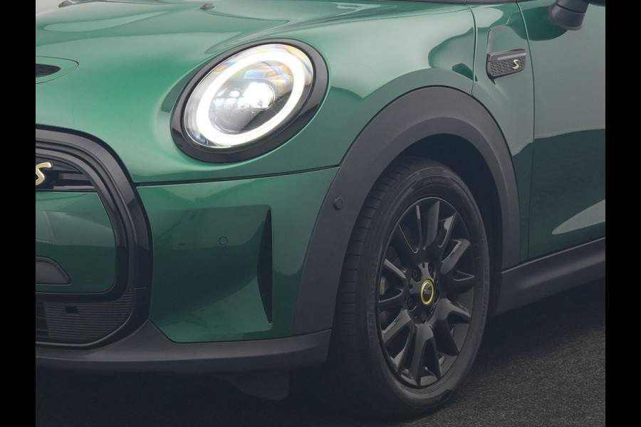 MINI Electric Cooper SE 33 kWh 184pk Dealer O.H. | Panodak | Head Up | Warmtepomp | Camera | Harman / Kardon | Lederen Sportstoelen Verwarmd | Sfeerverlichting | Keyless | Apple Carplay | Navigatie | DAB |