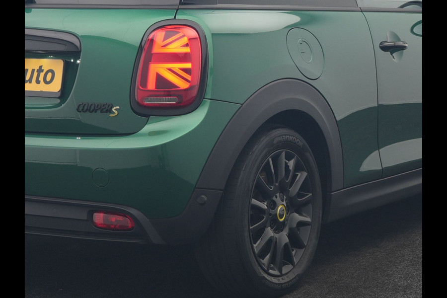 MINI Electric Cooper SE 33 kWh 184pk Dealer O.H. | Panodak | Head Up | Warmtepomp | Camera | Harman / Kardon | Lederen Sportstoelen Verwarmd | Sfeerverlichting | Keyless | Apple Carplay | Navigatie | DAB |