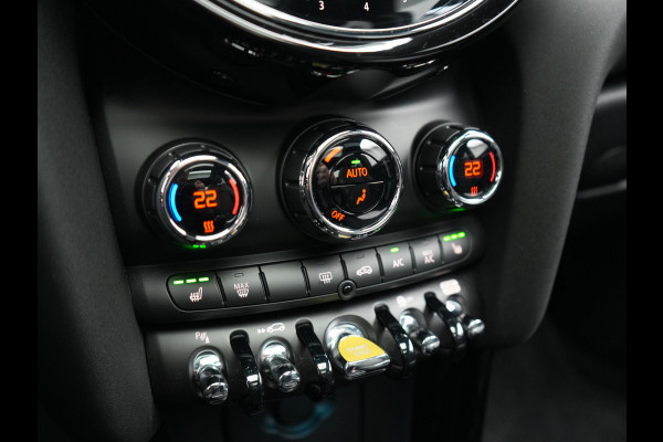 MINI Electric Cooper SE 33 kWh 184pk Dealer O.H. | Panodak | Head Up | Warmtepomp | Camera | Harman / Kardon | Lederen Sportstoelen Verwarmd | Sfeerverlichting | Keyless | Apple Carplay | Navigatie | DAB |