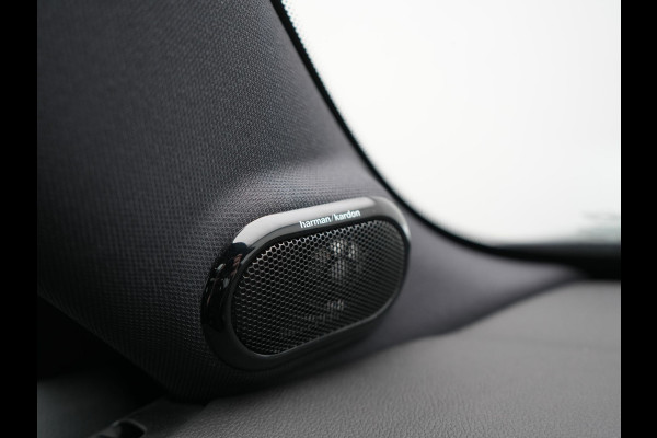 MINI Electric Cooper SE 33 kWh 184pk Dealer O.H. | Panodak | Head Up | Warmtepomp | Camera | Harman / Kardon | Lederen Sportstoelen Verwarmd | Sfeerverlichting | Keyless | Apple Carplay | Navigatie | DAB |