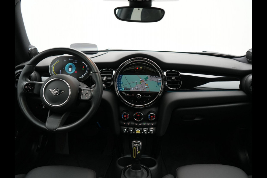 MINI Electric Cooper SE 33 kWh 184pk Dealer O.H. | Panodak | Head Up | Warmtepomp | Camera | Harman / Kardon | Lederen Sportstoelen Verwarmd | Sfeerverlichting | Keyless | Apple Carplay | Navigatie | DAB |