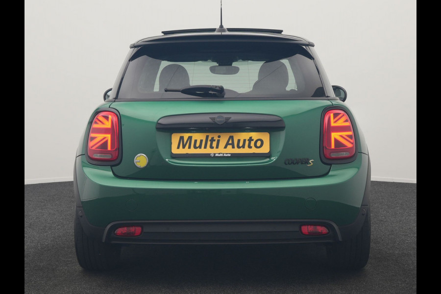 MINI Electric Cooper SE 33 kWh 184pk Dealer O.H. | Panodak | Head Up | Warmtepomp | Camera | Harman / Kardon | Lederen Sportstoelen Verwarmd | Sfeerverlichting | Keyless | Apple Carplay | Navigatie | DAB |