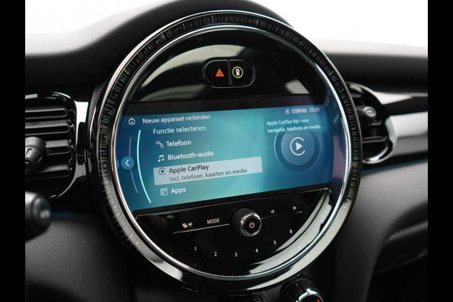 MINI Electric Cooper SE 33 kWh 184pk Dealer O.H. | Panodak | Head Up | Warmtepomp | Camera | Harman / Kardon | Lederen Sportstoelen Verwarmd | Sfeerverlichting | Keyless | Apple Carplay | Navigatie | DAB |
