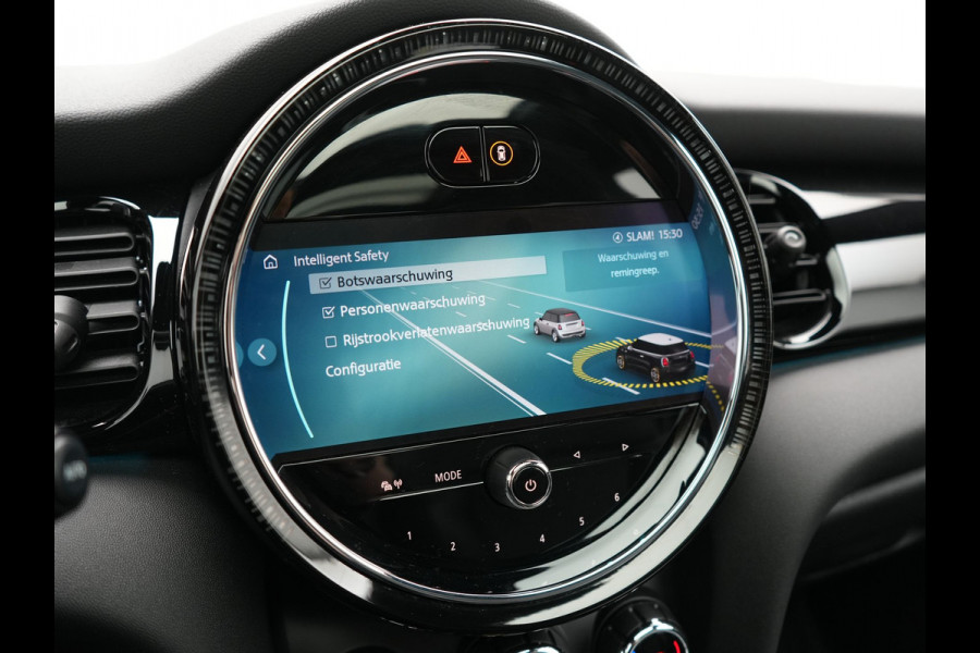 MINI Electric Cooper SE 33 kWh 184pk Dealer O.H. | Panodak | Head Up | Warmtepomp | Camera | Harman / Kardon | Lederen Sportstoelen Verwarmd | Sfeerverlichting | Keyless | Apple Carplay | Navigatie | DAB |