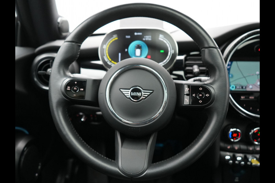MINI Electric Cooper SE 33 kWh 184pk Dealer O.H. | Panodak | Head Up | Warmtepomp | Camera | Harman / Kardon | Lederen Sportstoelen Verwarmd | Sfeerverlichting | Keyless | Apple Carplay | Navigatie | DAB |