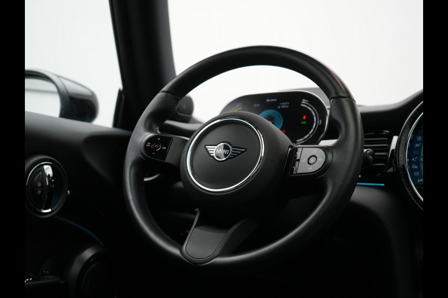 MINI Electric Cooper SE 33 kWh 184pk Dealer O.H. | Panodak | Head Up | Warmtepomp | Camera | Harman / Kardon | Lederen Sportstoelen Verwarmd | Sfeerverlichting | Keyless | Apple Carplay | Navigatie | DAB |