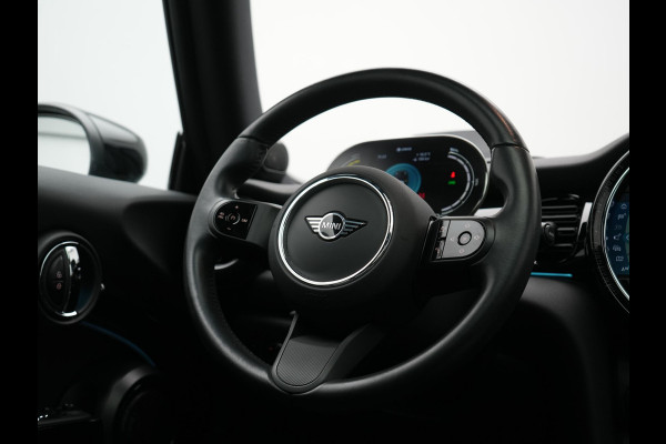 MINI Electric Cooper SE 33 kWh 184pk Dealer O.H. | Panodak | Head Up | Warmtepomp | Camera | Harman / Kardon | Lederen Sportstoelen Verwarmd | Sfeerverlichting | Keyless | Apple Carplay | Navigatie | DAB |