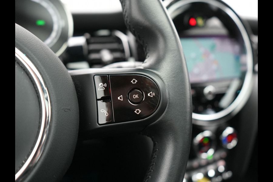MINI Electric Cooper SE 33 kWh 184pk Dealer O.H. | Panodak | Head Up | Warmtepomp | Camera | Harman / Kardon | Lederen Sportstoelen Verwarmd | Sfeerverlichting | Keyless | Apple Carplay | Navigatie | DAB |