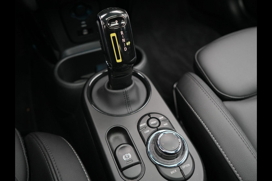 MINI Electric Cooper SE 33 kWh 184pk Dealer O.H. | Panodak | Head Up | Warmtepomp | Camera | Harman / Kardon | Lederen Sportstoelen Verwarmd | Sfeerverlichting | Keyless | Apple Carplay | Navigatie | DAB |