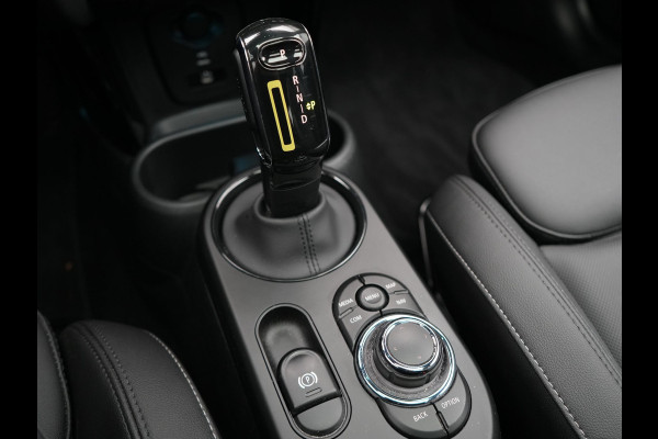 MINI Electric Cooper SE 33 kWh 184pk Dealer O.H. | Panodak | Head Up | Warmtepomp | Camera | Harman / Kardon | Lederen Sportstoelen Verwarmd | Sfeerverlichting | Keyless | Apple Carplay | Navigatie | DAB |