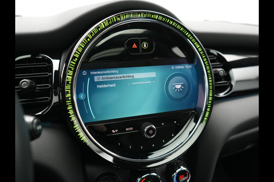 MINI Electric Cooper SE 33 kWh 184pk Dealer O.H. | Panodak | Head Up | Warmtepomp | Camera | Harman / Kardon | Lederen Sportstoelen Verwarmd | Sfeerverlichting | Keyless | Apple Carplay | Navigatie | DAB |
