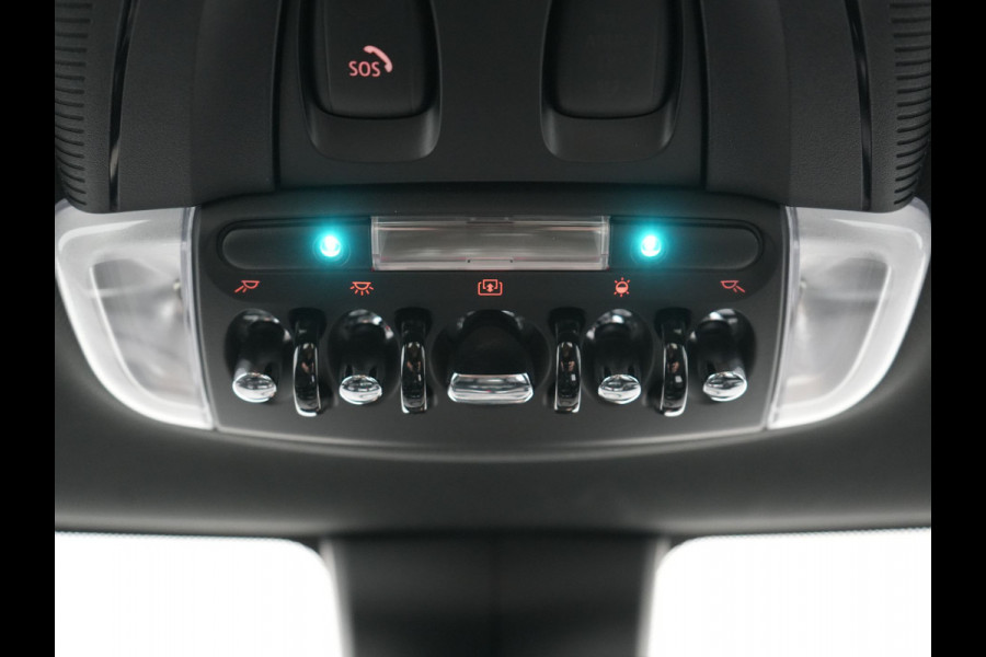MINI Electric Cooper SE 33 kWh 184pk Dealer O.H. | Panodak | Head Up | Warmtepomp | Camera | Harman / Kardon | Lederen Sportstoelen Verwarmd | Sfeerverlichting | Keyless | Apple Carplay | Navigatie | DAB |