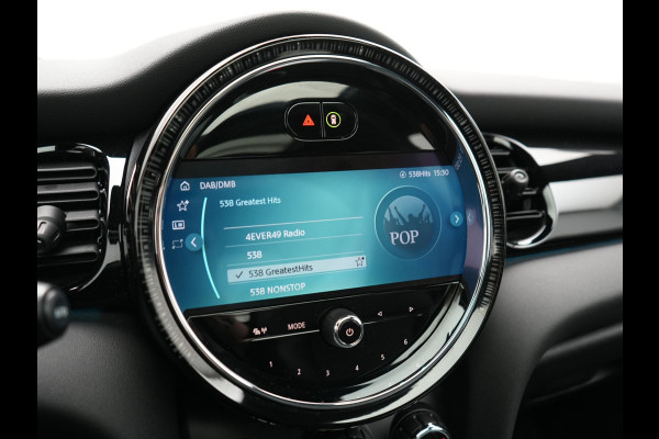 MINI Electric Cooper SE 33 kWh 184pk Dealer O.H. | Panodak | Head Up | Warmtepomp | Camera | Harman / Kardon | Lederen Sportstoelen Verwarmd | Sfeerverlichting | Keyless | Apple Carplay | Navigatie | DAB |