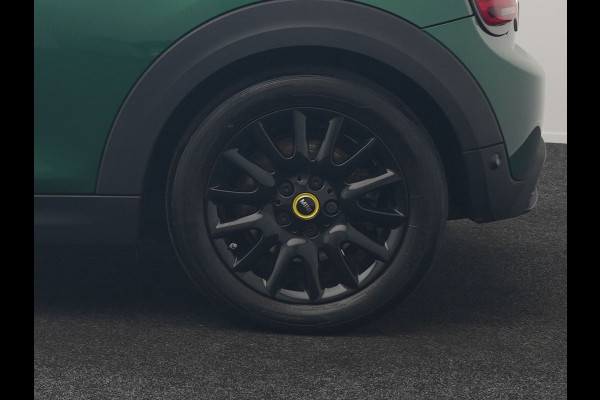 MINI Electric Cooper SE 33 kWh 184pk Dealer O.H. | Panodak | Head Up | Warmtepomp | Camera | Harman / Kardon | Lederen Sportstoelen Verwarmd | Sfeerverlichting | Keyless | Apple Carplay | Navigatie | DAB |