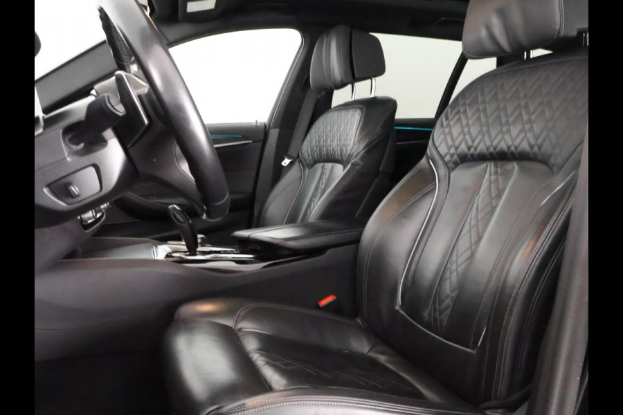 BMW 5 Serie Touring 530e Business Edition Plus M-Pakket | Stoelverwarming | Harman Kardon | Schuif-/Kanteldak | 1e eigenaar |