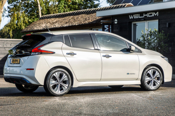 Nissan Leaf N-Connecta 40 kWh I 87% SOH I Dealeronderhouden I camera I